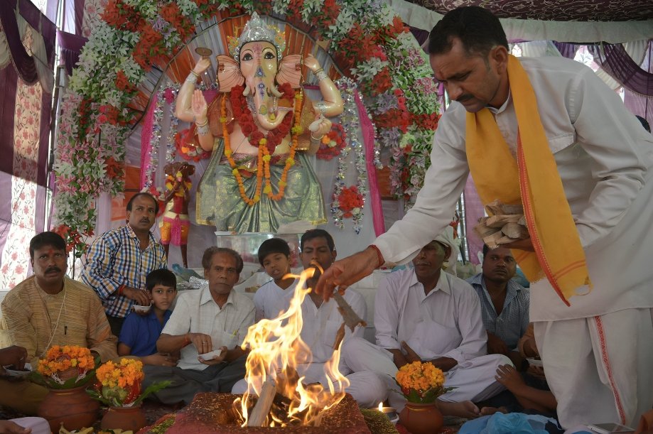 Priest performing Lord Ganesha Yagya with sacred offerings